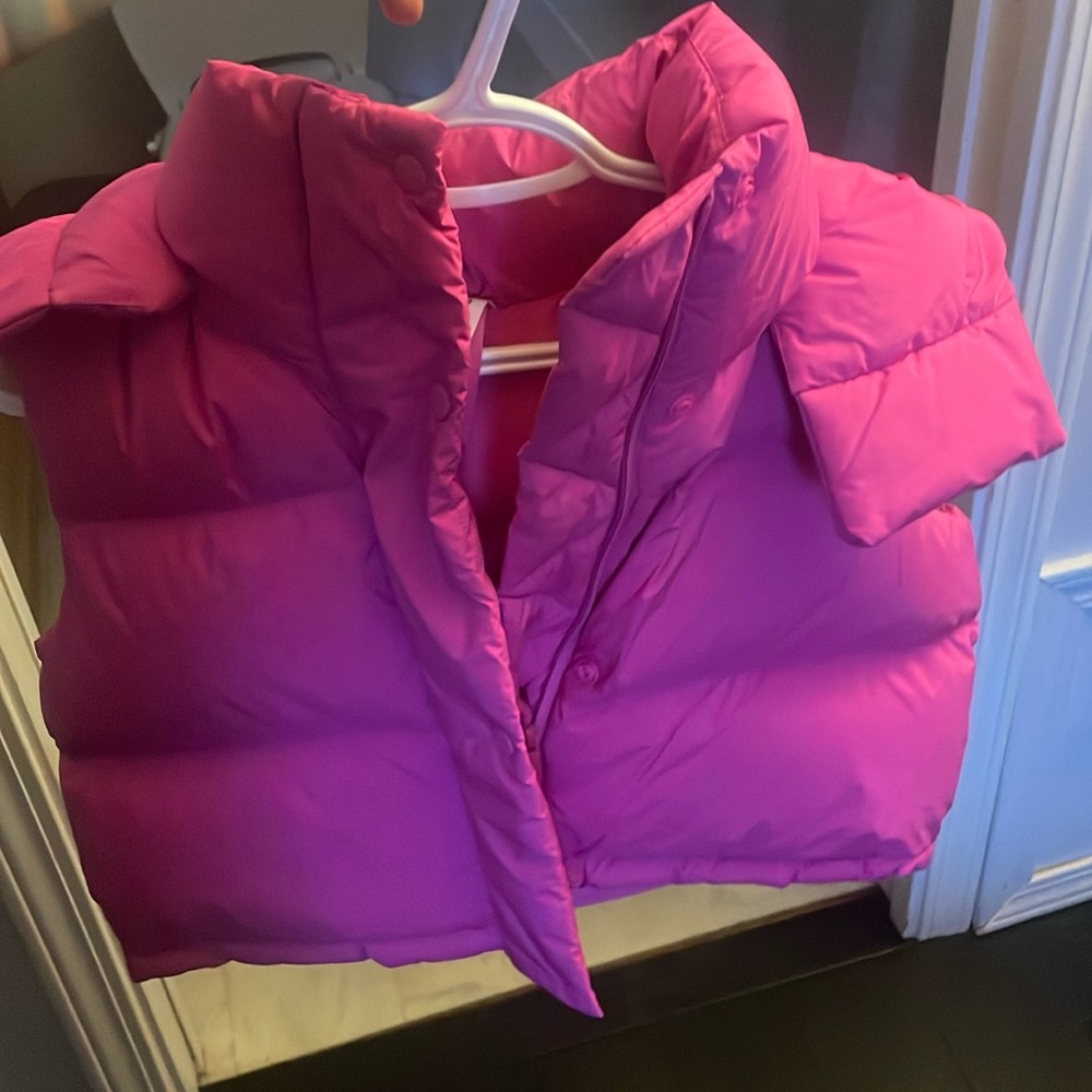 Brand new never worn cropped lululemon vest size 4 pink